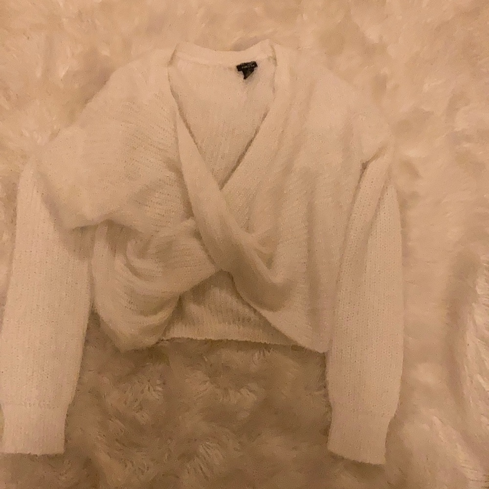 Women slightly cropped sweater